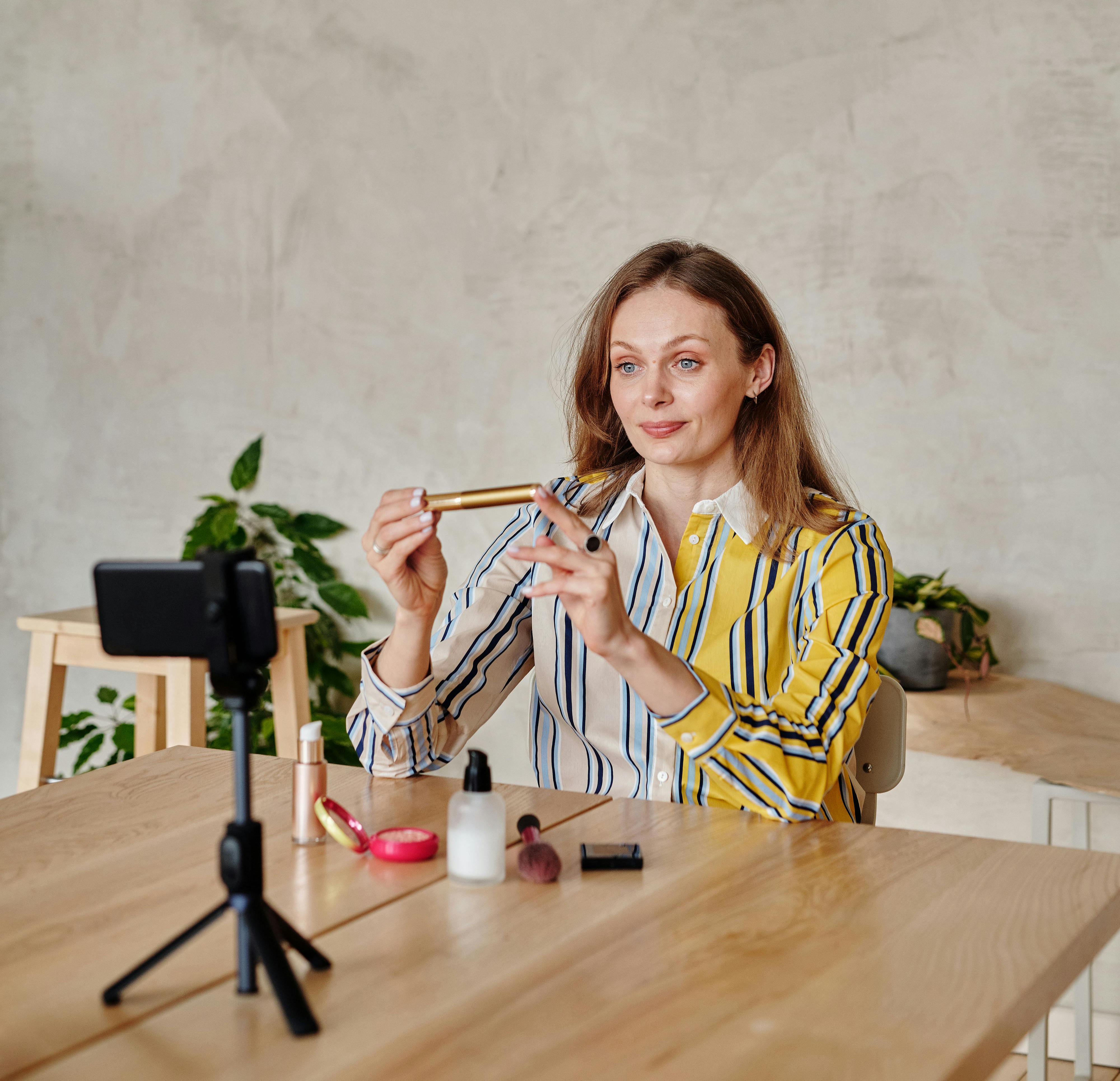 The Future of Online Shopping: Why Live Shopping is the New Trend